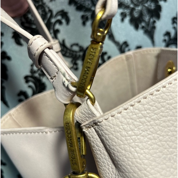 Like new Crossbody Steve Madden bucket bag - Picture 2 of 3